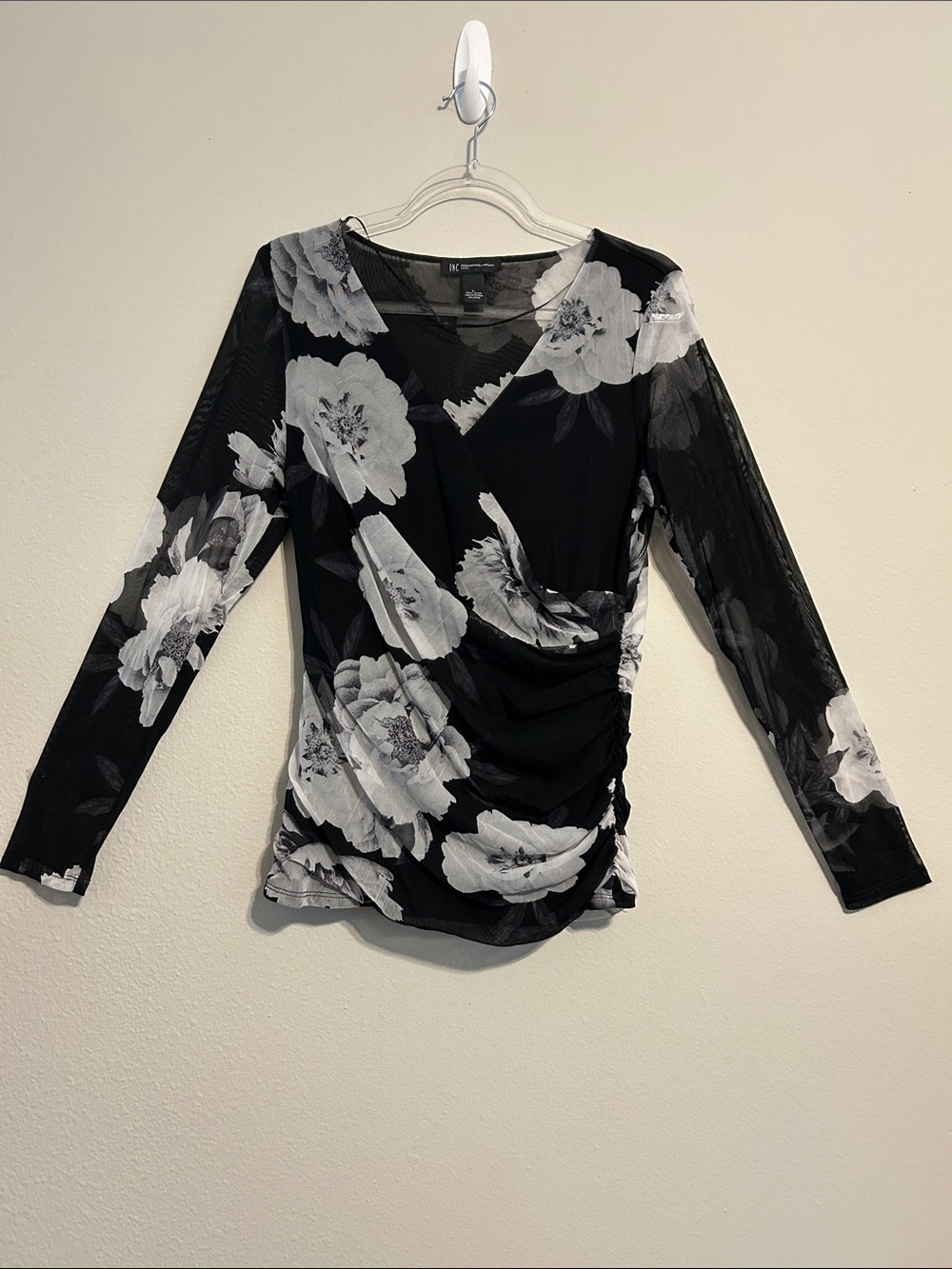 INC International Concepts Black Floral Ruched V‑Neck Blouse Large